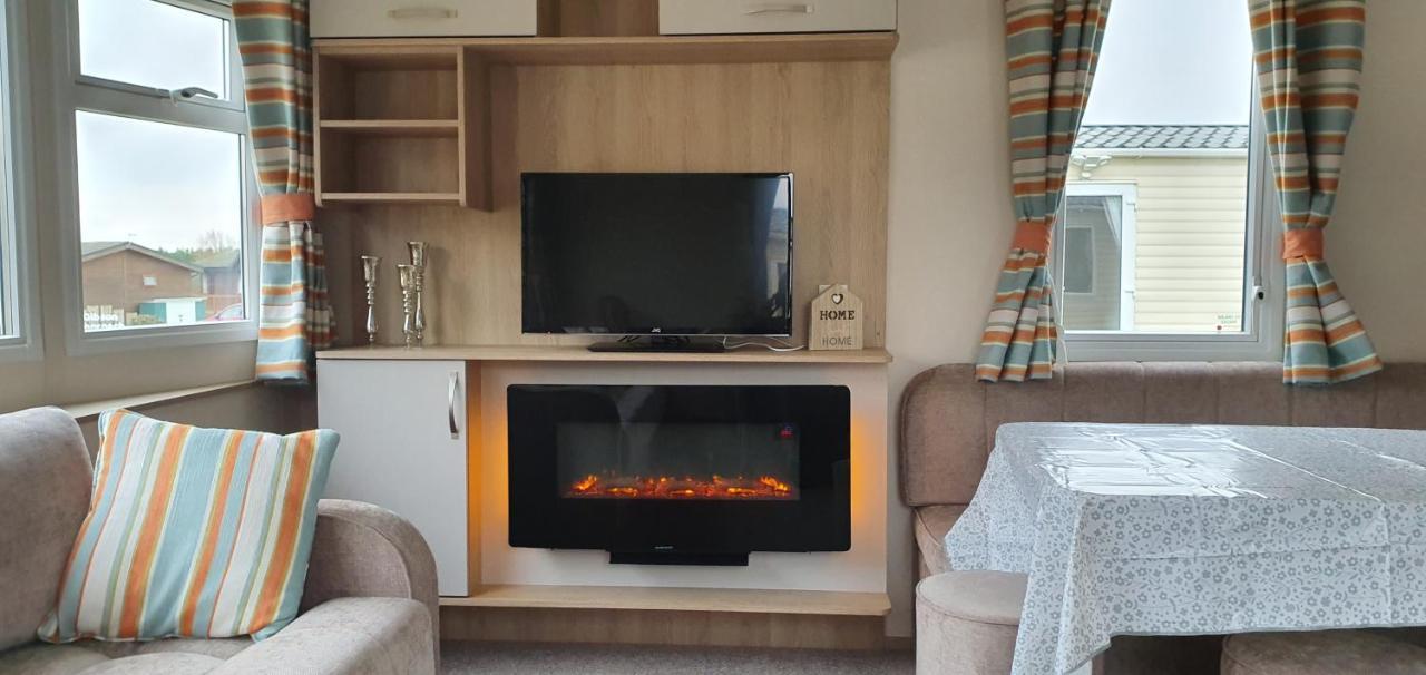 Ksr Hot Tub Holiday Home At Tattershall Lakes מראה חיצוני תמונה