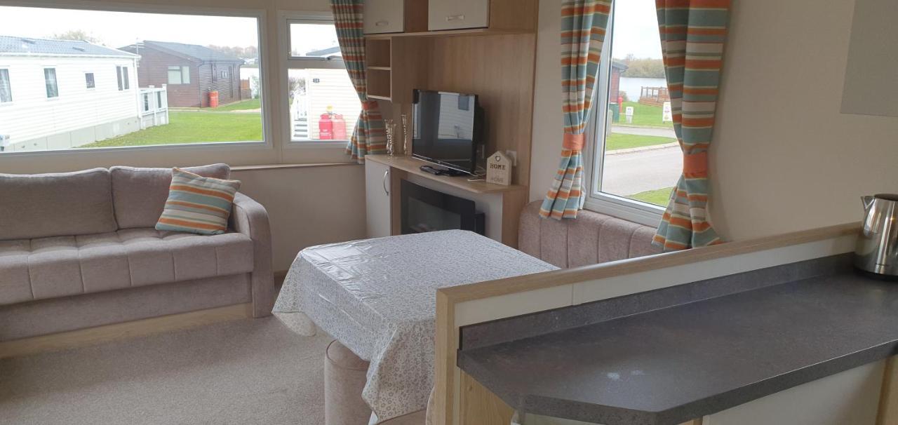 Ksr Hot Tub Holiday Home At Tattershall Lakes מראה חיצוני תמונה